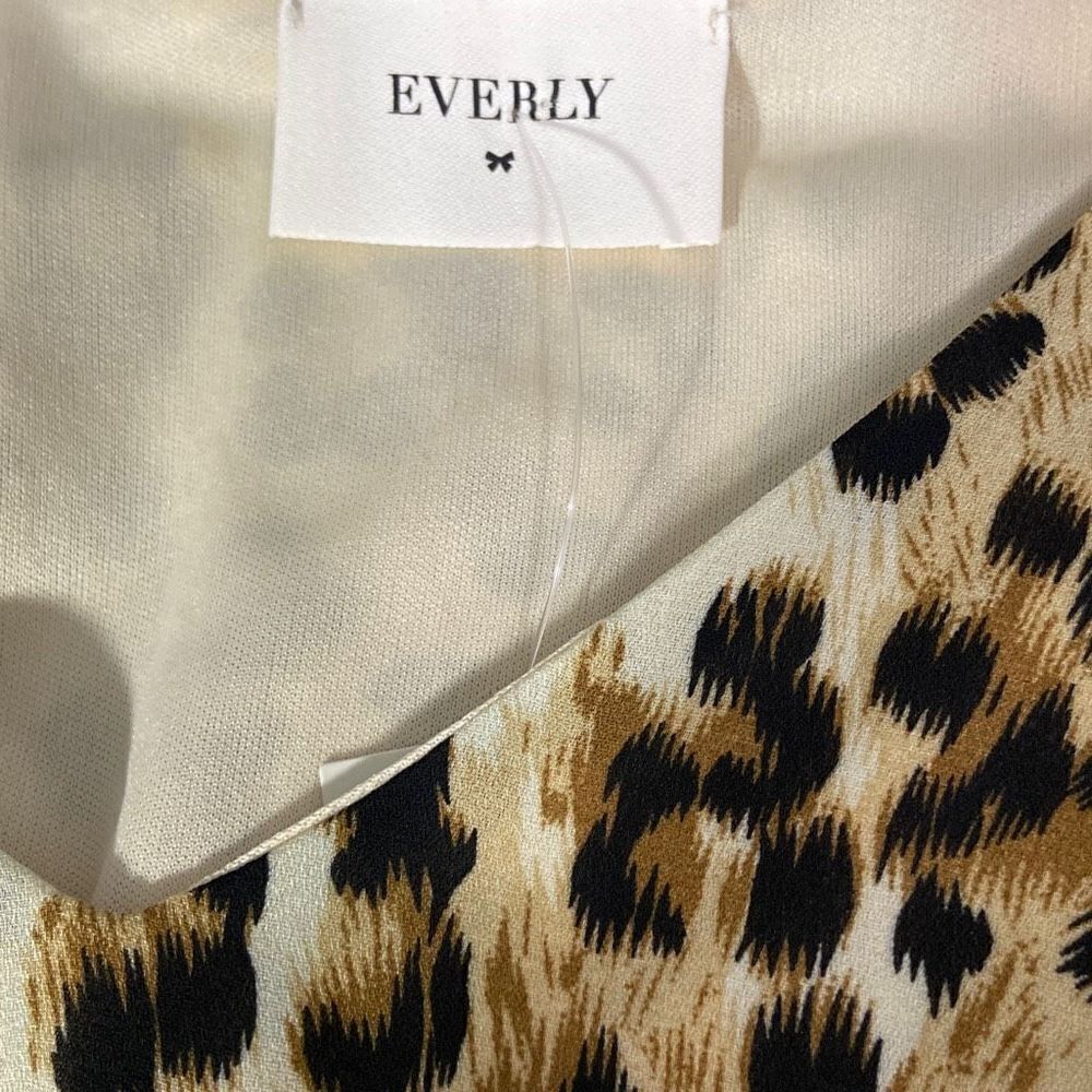 Francescas Everly Brown Animal Print Lined Sleeveless Top Size Small NWT - Picture 3 of 6